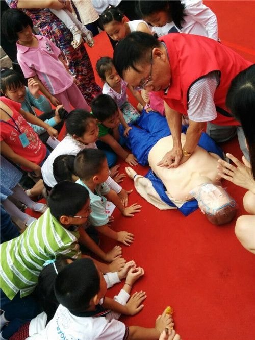 学急救从娃娃抓起.jpg