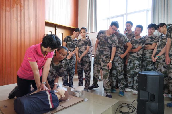 2015年苏州市高一新生救护培训全面启动1.jpg