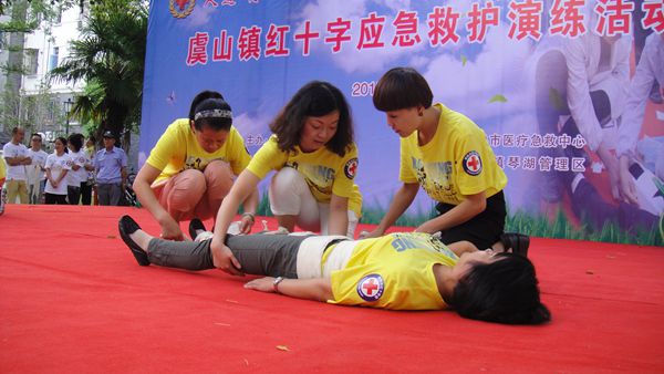 常熟市红十字应急救护演练进社区1.jpg