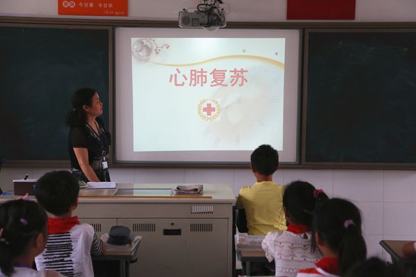 昆山市多所学校红十字会积极开展急救日活动2.jpg