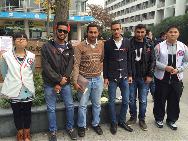 扛起防艾旗帜 共同迎接未来3.jpg