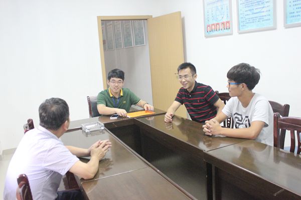 情暖贫困学生 “婷羽爱心接力”项目帮扶不停歇.jpg