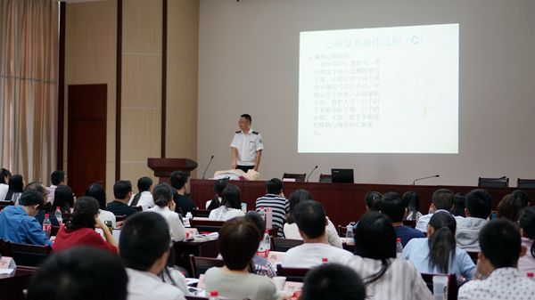常熟市106名新录用公务员接受救护培训.jpg