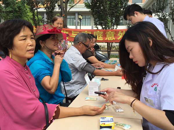 现场义诊_副本.jpg
