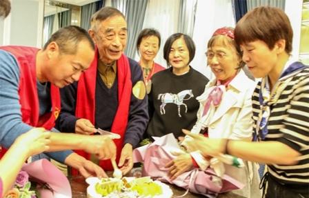 给陈福元老人过生日 副本_副本.jpg